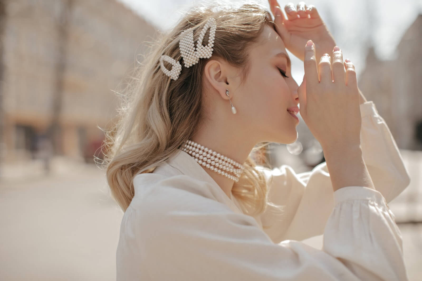 Can you shower with pearl earrings? – Bijoux Caroline Neron